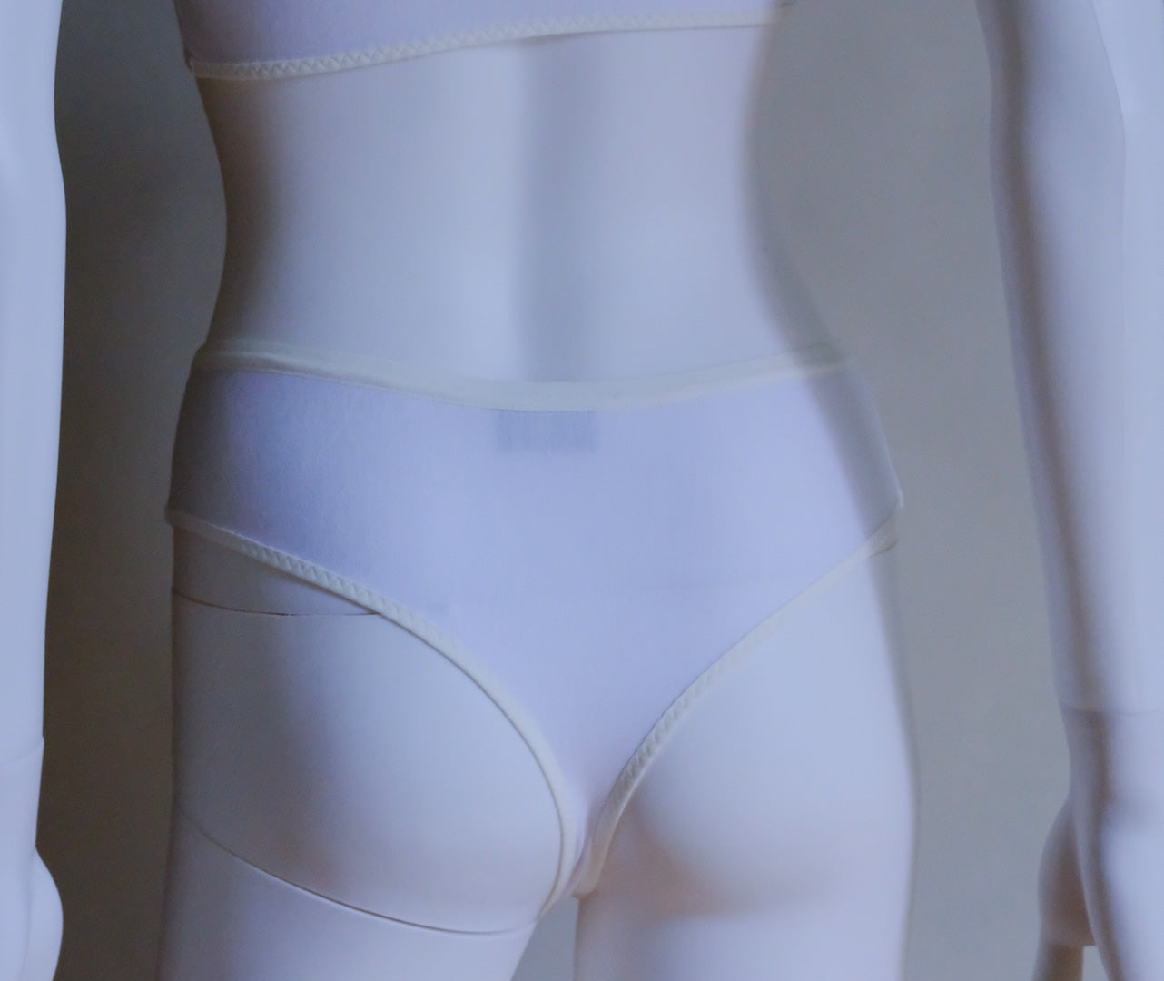 Bamboo Thong (Snow)